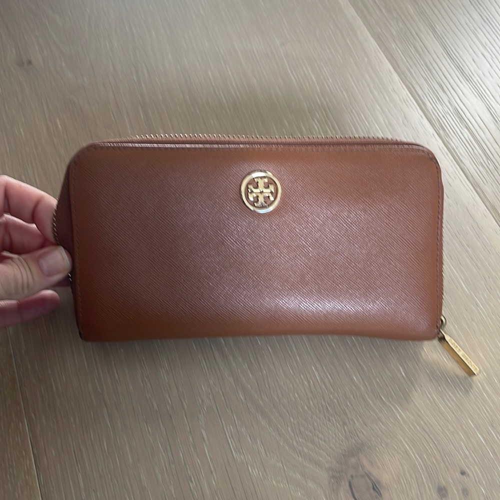 Tory Burch zip wallet